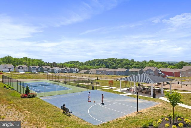 167 CLIFTON MNR, Falling Waters, WV 25419