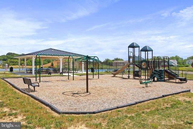 167 CLIFTON MNR, Falling Waters, WV 25419