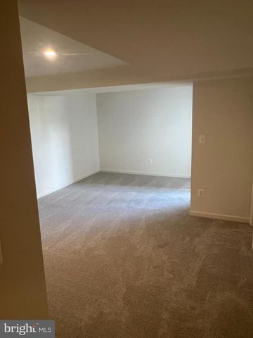 167 CLIFTON MNR, Falling Waters, WV 25419