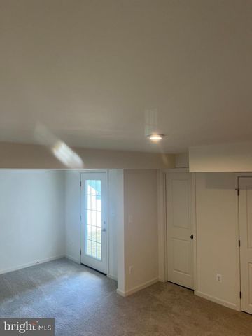 167 CLIFTON MNR, Falling Waters, WV 25419