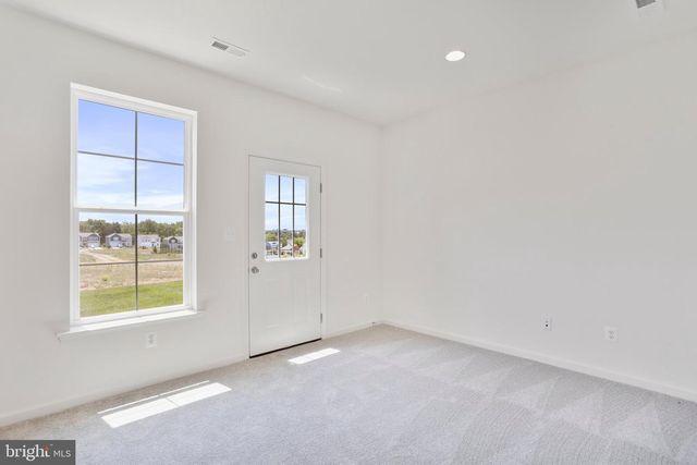 167 CLIFTON MNR, Falling Waters, WV 25419