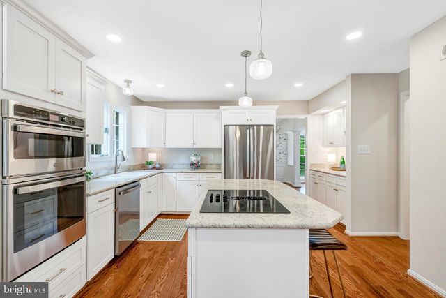 9404 RAVINA CT, Fairfax Station, VA 22039