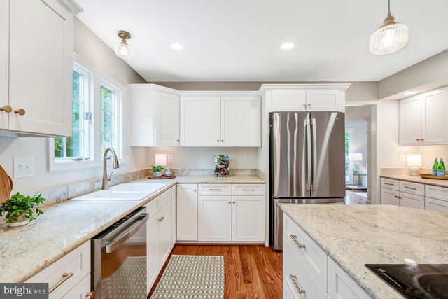 9404 RAVINA CT, Fairfax Station, VA 22039
