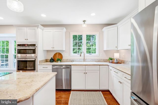 9404 RAVINA CT, Fairfax Station, VA 22039