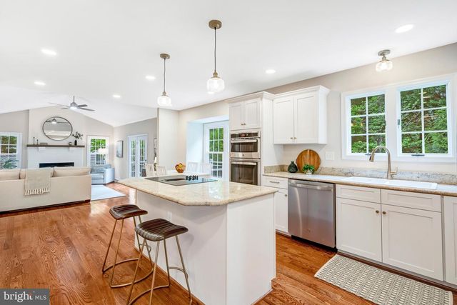 9404 RAVINA CT, Fairfax Station, VA 22039
