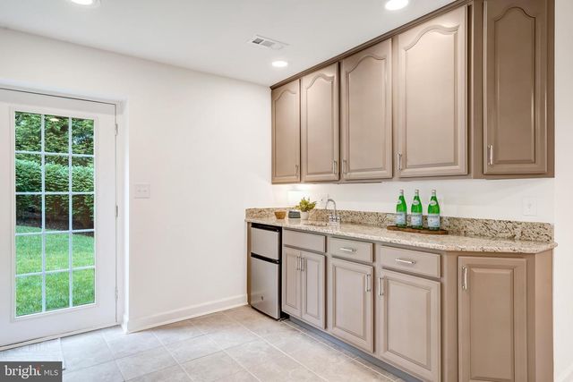 9404 RAVINA CT, Fairfax Station, VA 22039