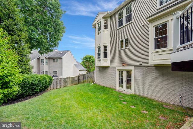 9404 RAVINA CT, Fairfax Station, VA 22039