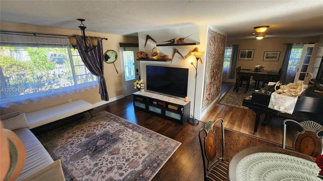 20301 SW 105th Ave, Cutler Bay, FL 33189