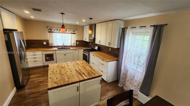 20301 SW 105th Ave, Cutler Bay, FL 33189