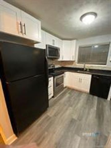 3 Amato Drive H, South Windsor, CT 06074