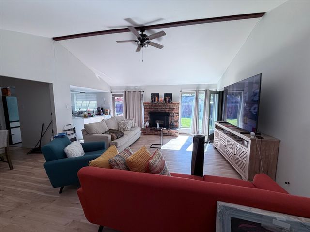 949 Meadowdale Circle, Garland, TX 75043