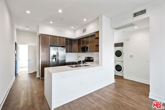 711 Cole Avenue 306, Los Angeles, CA 90038