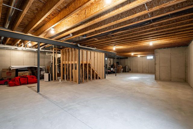 W274N6937 Pintail COURT, Lisbon, WI 53089