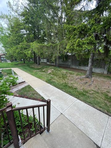 40524 Newport Drive, Plymouth, MI 48170