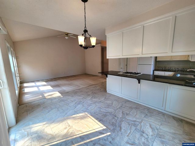 2230 Cobbler Ct NW, Salem, OR 97304
