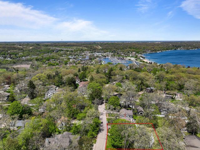 821 Van Slyke DRIVE, Fontana, WI 53125