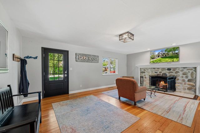 821 Van Slyke DRIVE, Fontana, WI 53125