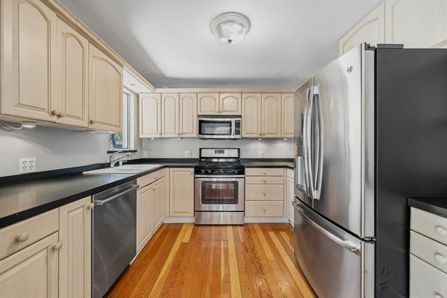 821 Van Slyke DRIVE, Fontana, WI 53125