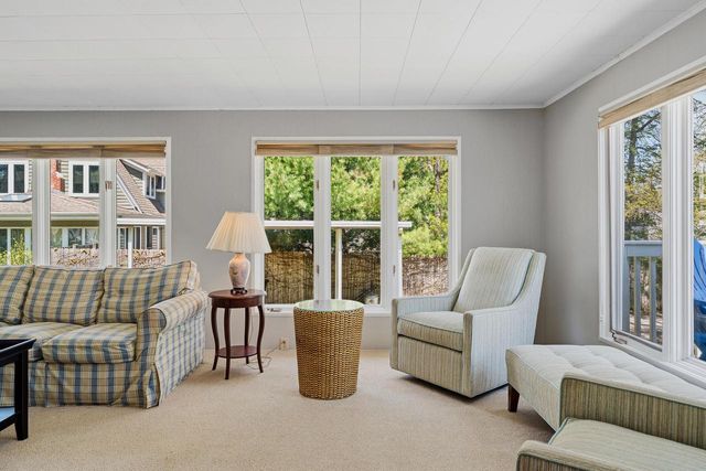 821 Van Slyke DRIVE, Fontana, WI 53125