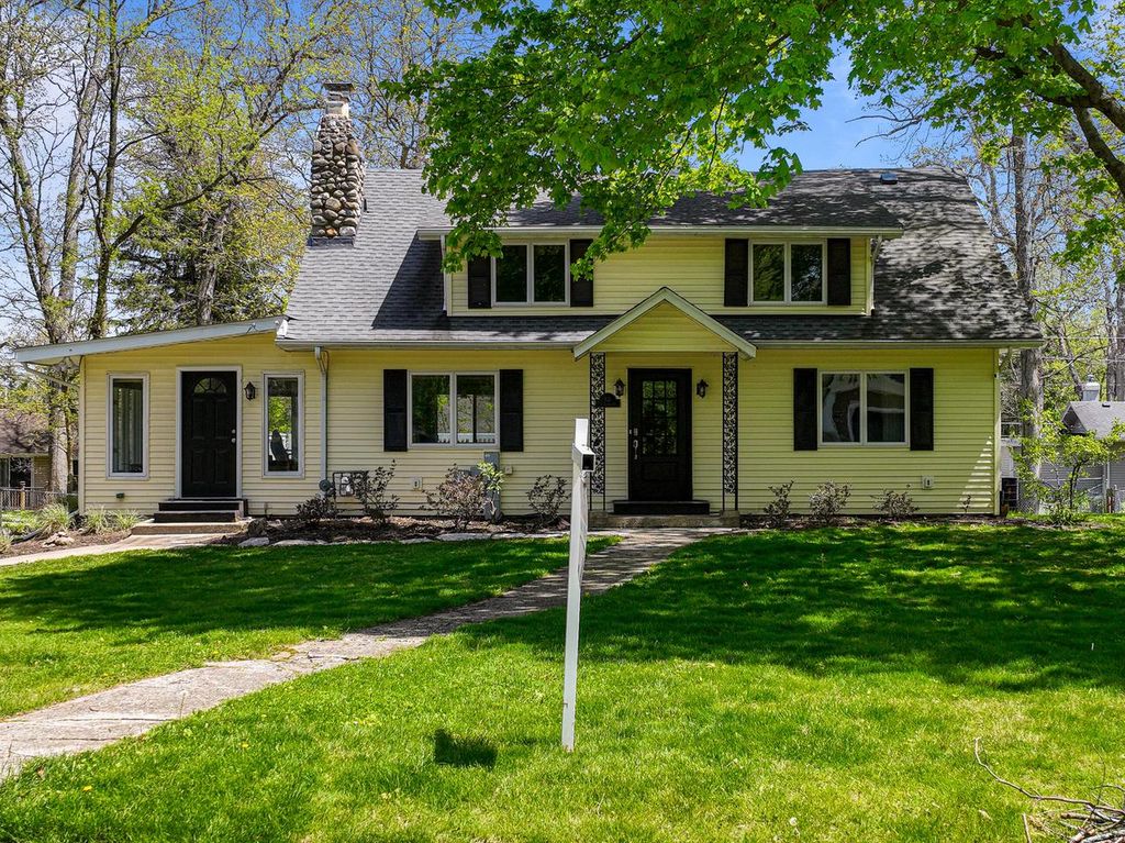 821 Van Slyke DRIVE, Fontana, WI 53125