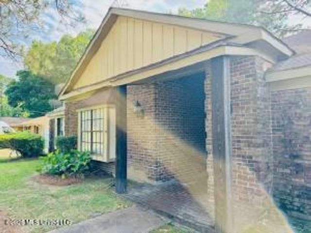 5055 Romany Drive, Jackson, MS 39211