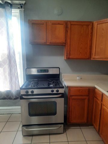 6221 S Laflin Street 2, Chicago, IL 60636