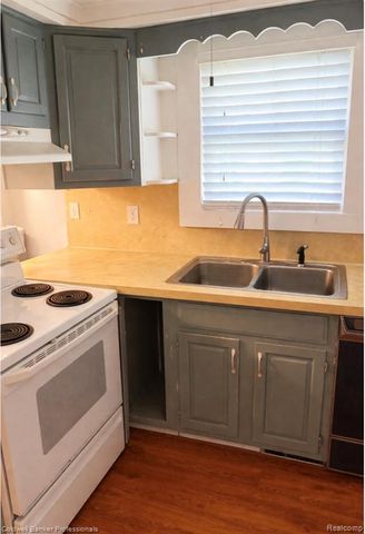 6073 Ballard Dr, Flint, MI 48505