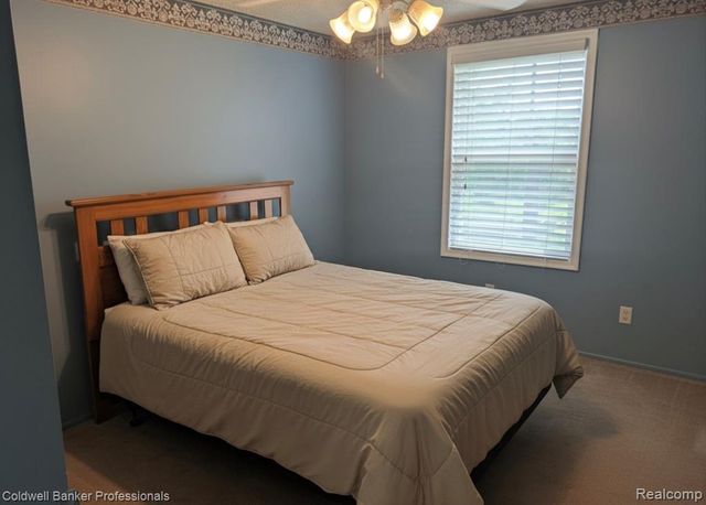 6073 Ballard Dr, Flint, MI 48505