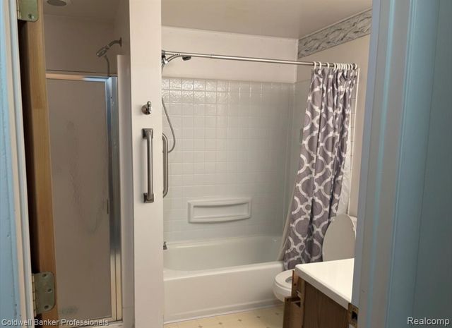 6073 Ballard Dr, Flint, MI 48505