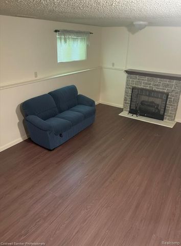 6073 Ballard Dr, Flint, MI 48505