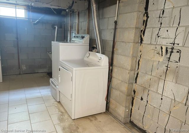 6073 Ballard Dr, Flint, MI 48505