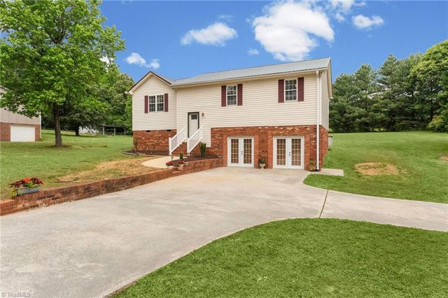 1833 Helmstetler Road, Lexington, NC 27295