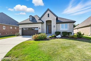 24530 Pinnacle Circle 25, South Lyon, MI 48178