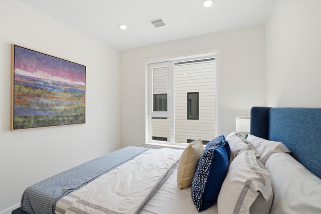 267 Old Colony 611, Boston, MA 02127