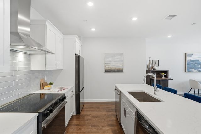 267 Old Colony 611, Boston, MA 02127