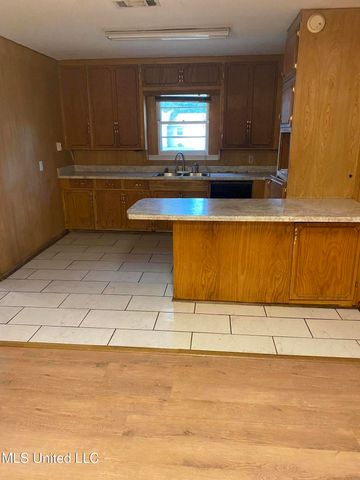 102 Brooklyn Drive, Natchez, MS 39120