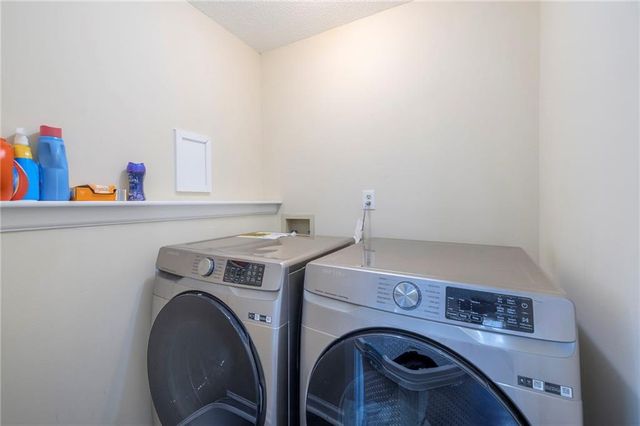 908 NE Bristol Drive, Lee's Summit, MO 64086