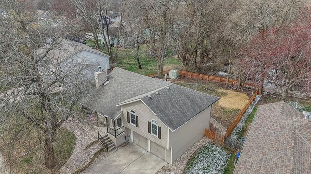 908 NE Bristol Drive, Lee's Summit, MO 64086