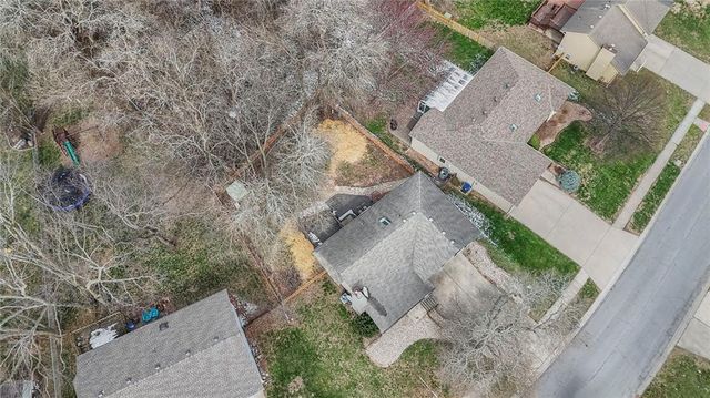 908 NE Bristol Drive, Lee's Summit, MO 64086