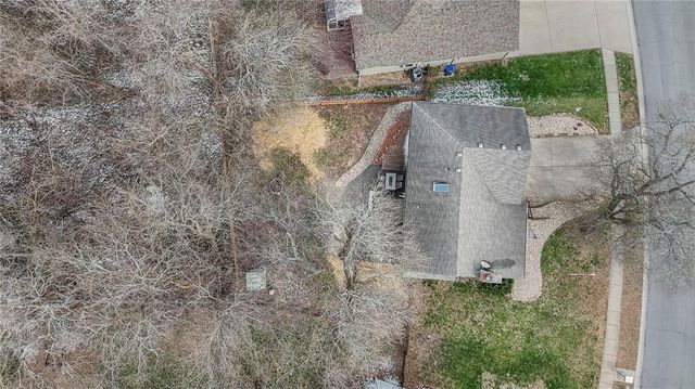 908 NE Bristol Drive, Lee's Summit, MO 64086