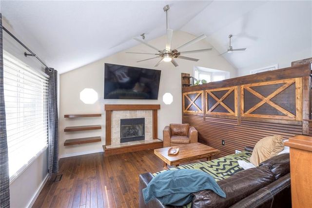 908 NE Bristol Drive, Lee's Summit, MO 64086