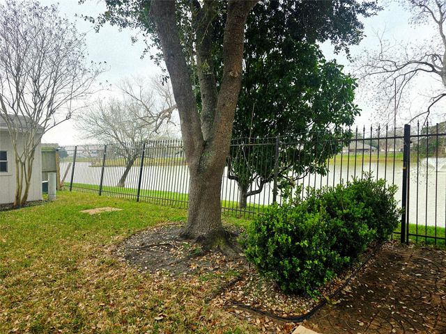 7703 Omaha Drive, Baytown, TX 77521