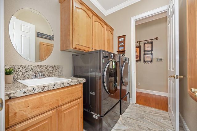 1665 Gallinger Ct, Folsom, CA 95630