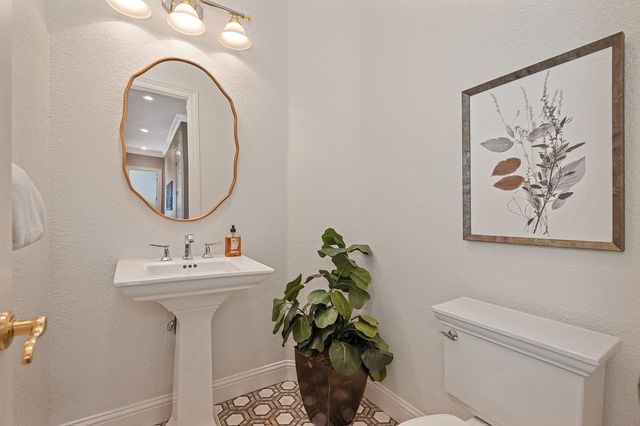 1665 Gallinger Ct, Folsom, CA 95630