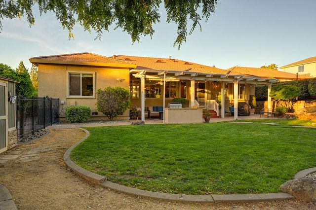 1665 Gallinger Ct, Folsom, CA 95630