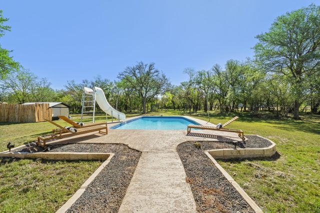 28 Country Oaks DR, Buda, TX 78610