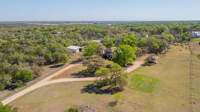 28 Country Oaks DR, Buda, TX 78610