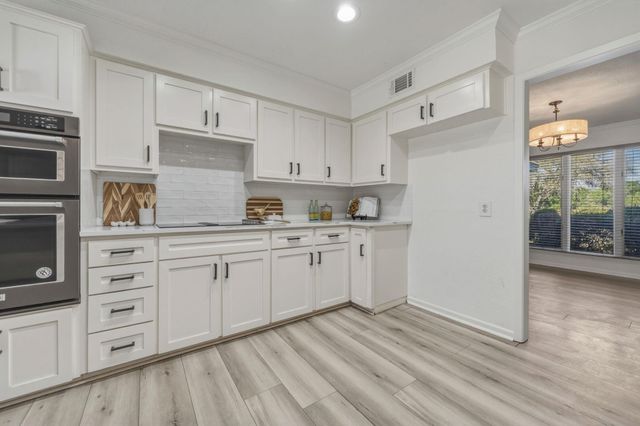 28 Country Oaks DR, Buda, TX 78610