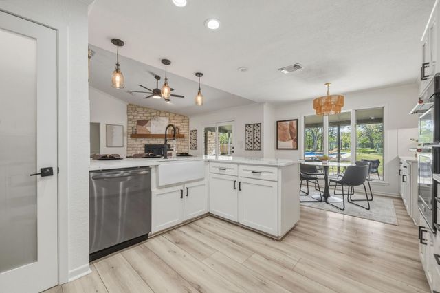 28 Country Oaks DR, Buda, TX 78610