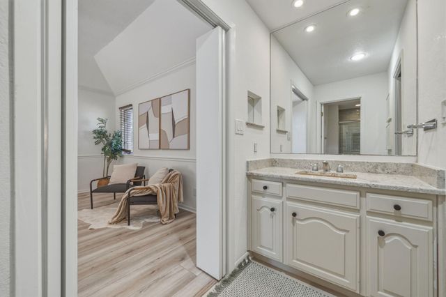 28 Country Oaks DR, Buda, TX 78610